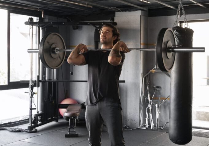 full-shot-man-training-gym